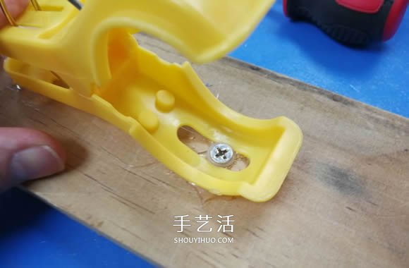 用衣夹制作投石车弹射器玩具的DIY教程