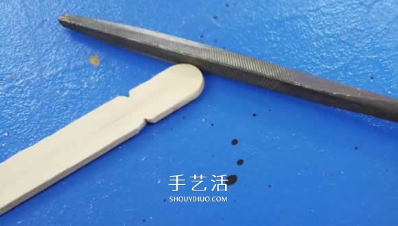 用衣夹制作投石车弹射器玩具的DIY教程