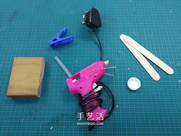 用衣夹制作投石车弹射器玩具的DIY教程