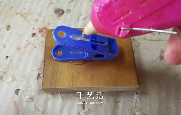 用衣夹制作投石车弹射器玩具的DIY教程