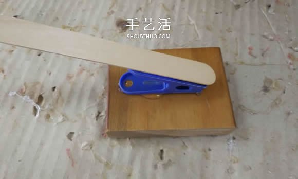 用衣夹制作投石车弹射器玩具的DIY教程