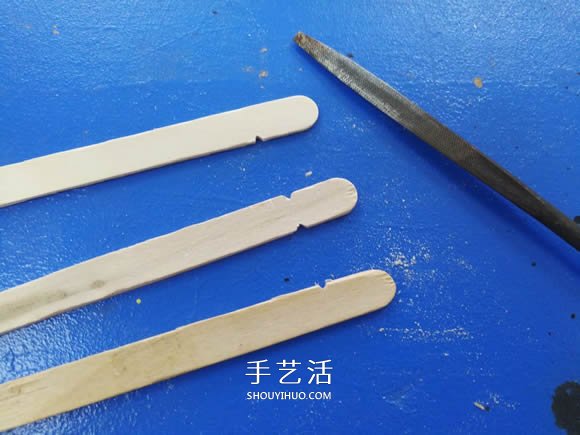 用衣夹制作投石车弹射器玩具的DIY教程