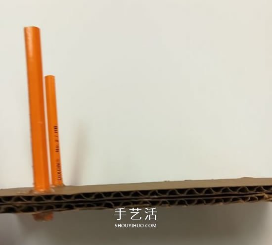 硬纸板手工制作乒乓球弹射器玩具的方法