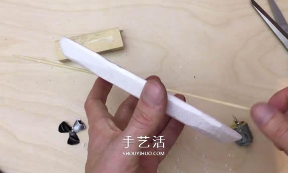 电动科技小制作：自制电动玩具船的方法