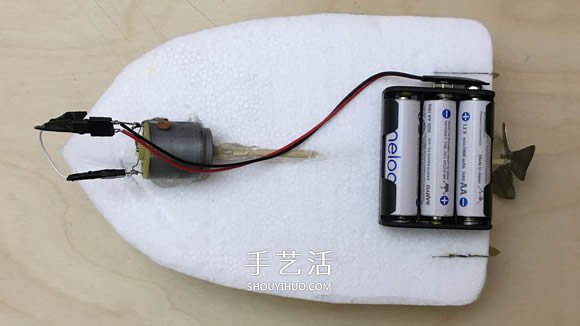 电动科技小制作：自制电动玩具船的方法