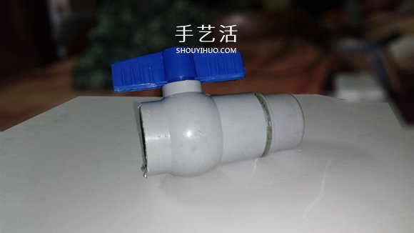 PVC管手工制作小苏打动力玩具车的教程