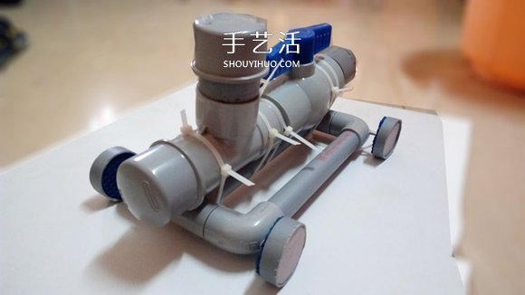 PVC管手工制作小苏打动力玩具车的教程