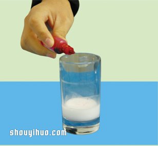 化学小实验：硼砂和白胶制作好玩“果冻”