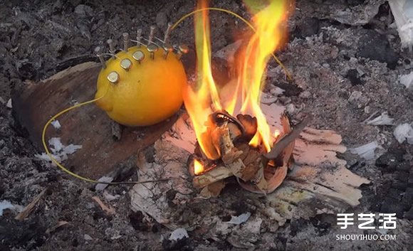 柠檬发电点火小实验 野外求生必学取火小技巧