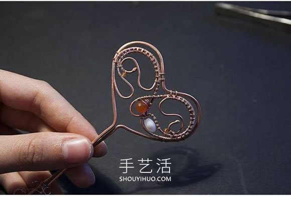 铜线手工制作爱心钥匙吊坠的做法教程