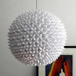 用数百个“东南西北”制作的折纸吊灯灯罩
