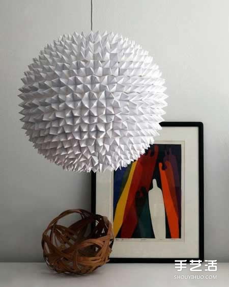 用数百个“东南西北”制作的折纸吊灯灯罩