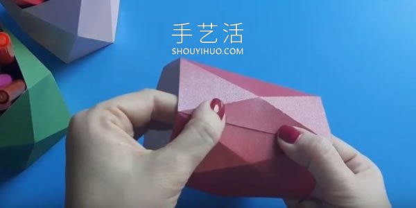 小学生用卡纸手工制作笔筒做法