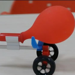 利用气球制作喷气式汽车