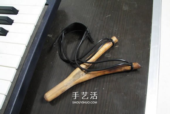 木叉弹弓制作方法过程 自制木头弹弓图解教程