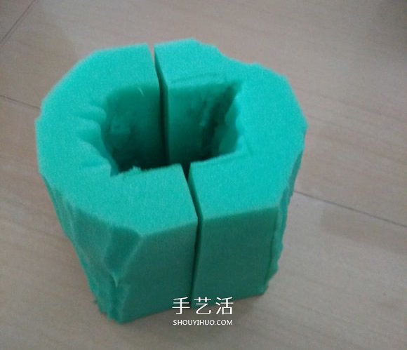 海绵手工制作绿巨人手套的方法