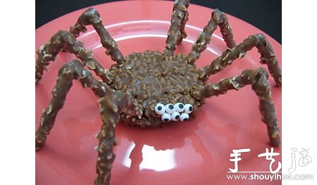 手工DIY的蜘蛛蛋糕