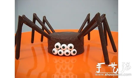 手工DIY的蜘蛛蛋糕