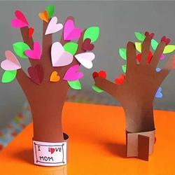 幼儿园母亲节礼物：“五指连心树”手工制作