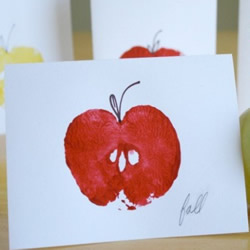 用一只真正的苹果做！可爱苹果贺卡的制作方法