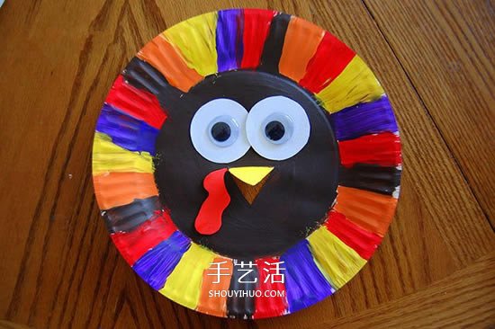 感恩节的废物利用小制作 用纸餐盘做漂亮火鸡