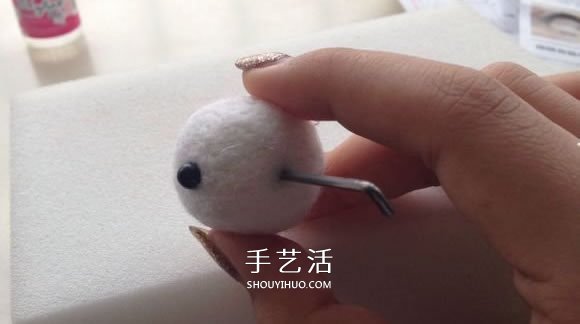 羊毛毡小兔子制作图解 简单手工羊毛毡兔子DIY