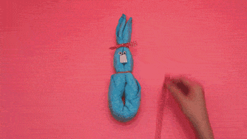 毛巾折叠兔子的方法 简单毛巾兔子制作动图