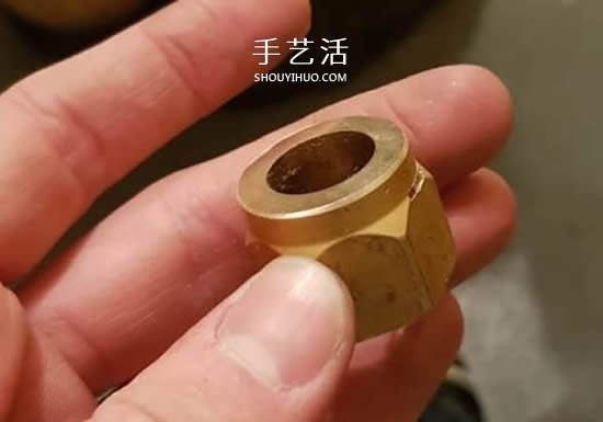 黄铜配件手工制作宝石戒指的方法