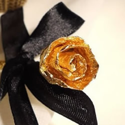 巧克力包装纸手工制作金色玫瑰花的做法教程