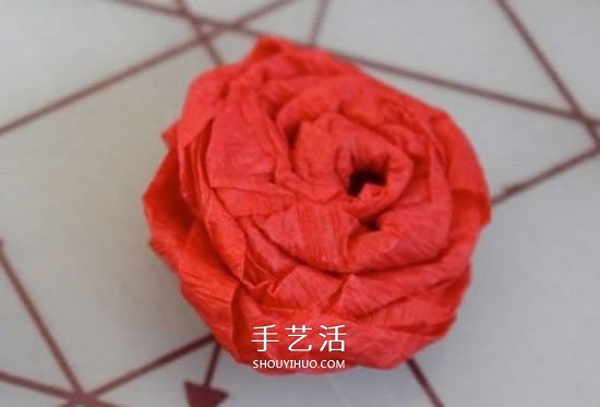 皱纹纸玫瑰花挂饰DIY 婚礼情人节爱心装饰制作