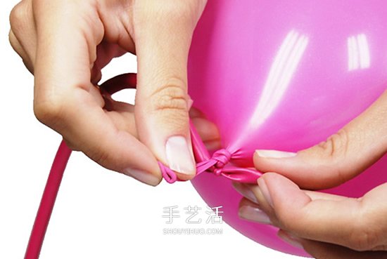 气球造型教程图解：一步步做出可爱小粉猪