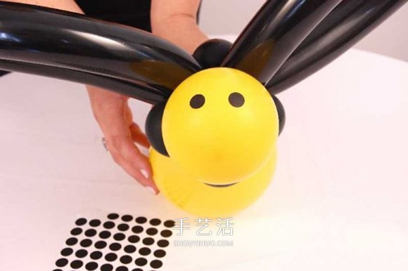 气球造型蜜蜂手工制作 用气球做蜜蜂的方法