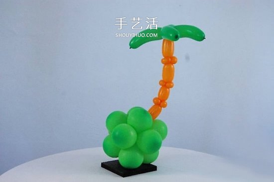 气球造型椰子树的做法 用气球手工制作椰子树