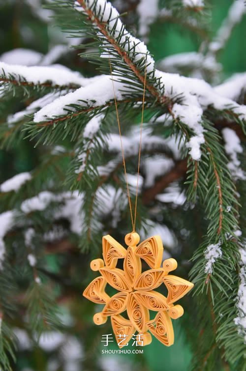 简单的冬天衍纸雪花挂饰的做法图解