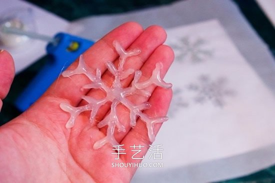 热熔胶简单手工制作雪花的做法教程