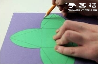 手工金字塔形状糖果包装盒制作图解教程