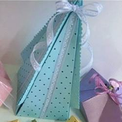三角形塔状礼品包装盒手工制作方法