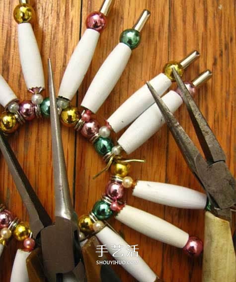 DIY串珠花篮的方法图解 别针串珠花篮的做法