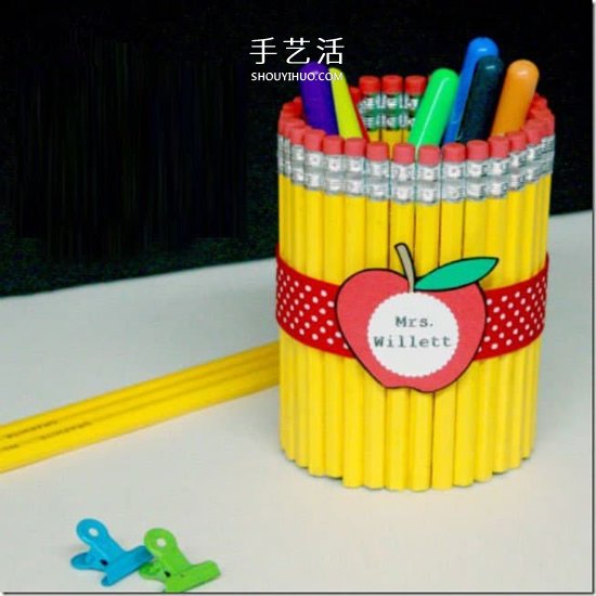 废物利用自制教师节笔筒礼物的方法教程