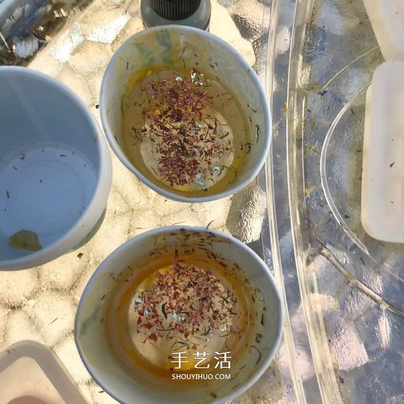 自制仿琥珀树脂钥匙扣的制作方法