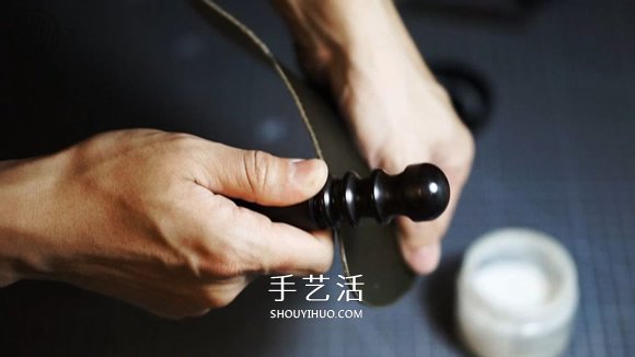 自制简约风格男士皮革名片盒的方法