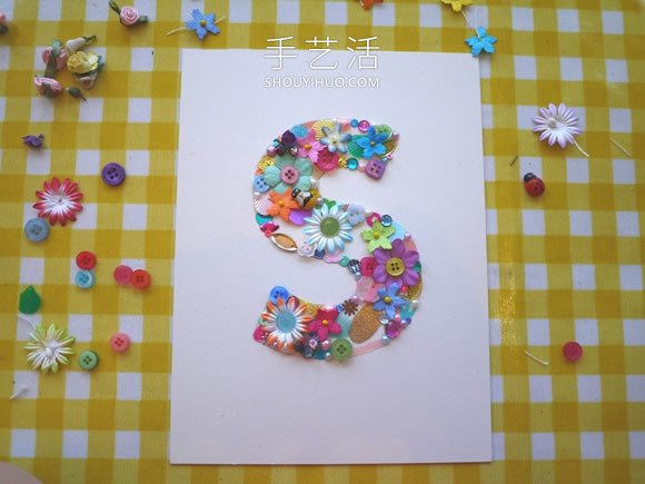 收集的小玩意拼贴 制作漂亮字母装饰画！