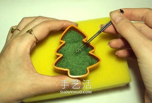 羊毛毡圣诞树挂饰的制作方法图解